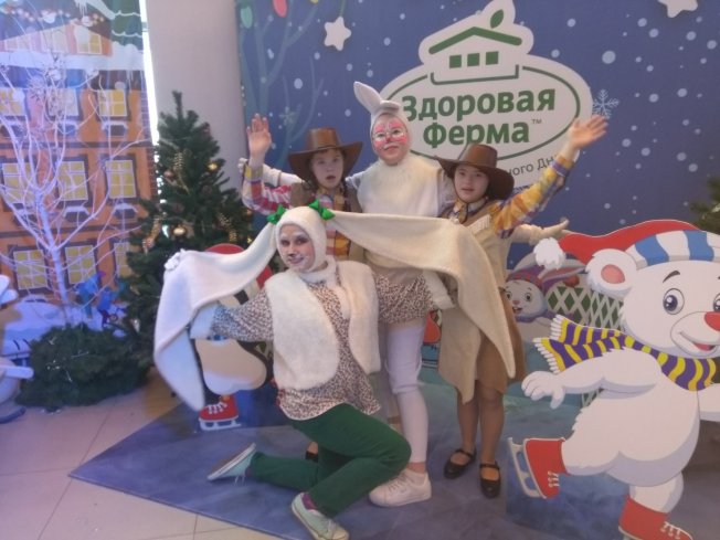 Воспитанники детского дома посетили новогоднюю елку в ледовой арене «Трактор»