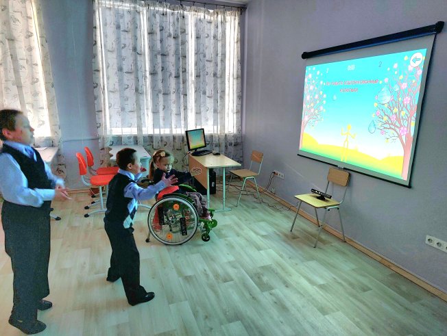 В Центре содействия семейному воспитанию г. Челябинска вместе с воспитанниками успешно осваивают интерактивные технологии